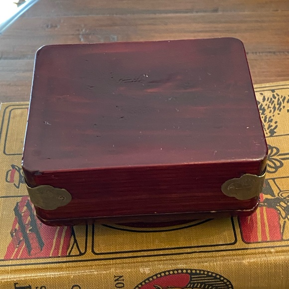 Wooden Lacquered Box Brass Medallion of Deer in Forest Brass Corner Accents EUC - Picture 8 of 11